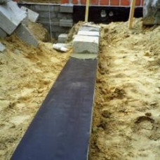 Horizontālā pamatu hidroizolācijas aizsargmembrāna 0.365x50m; / gab