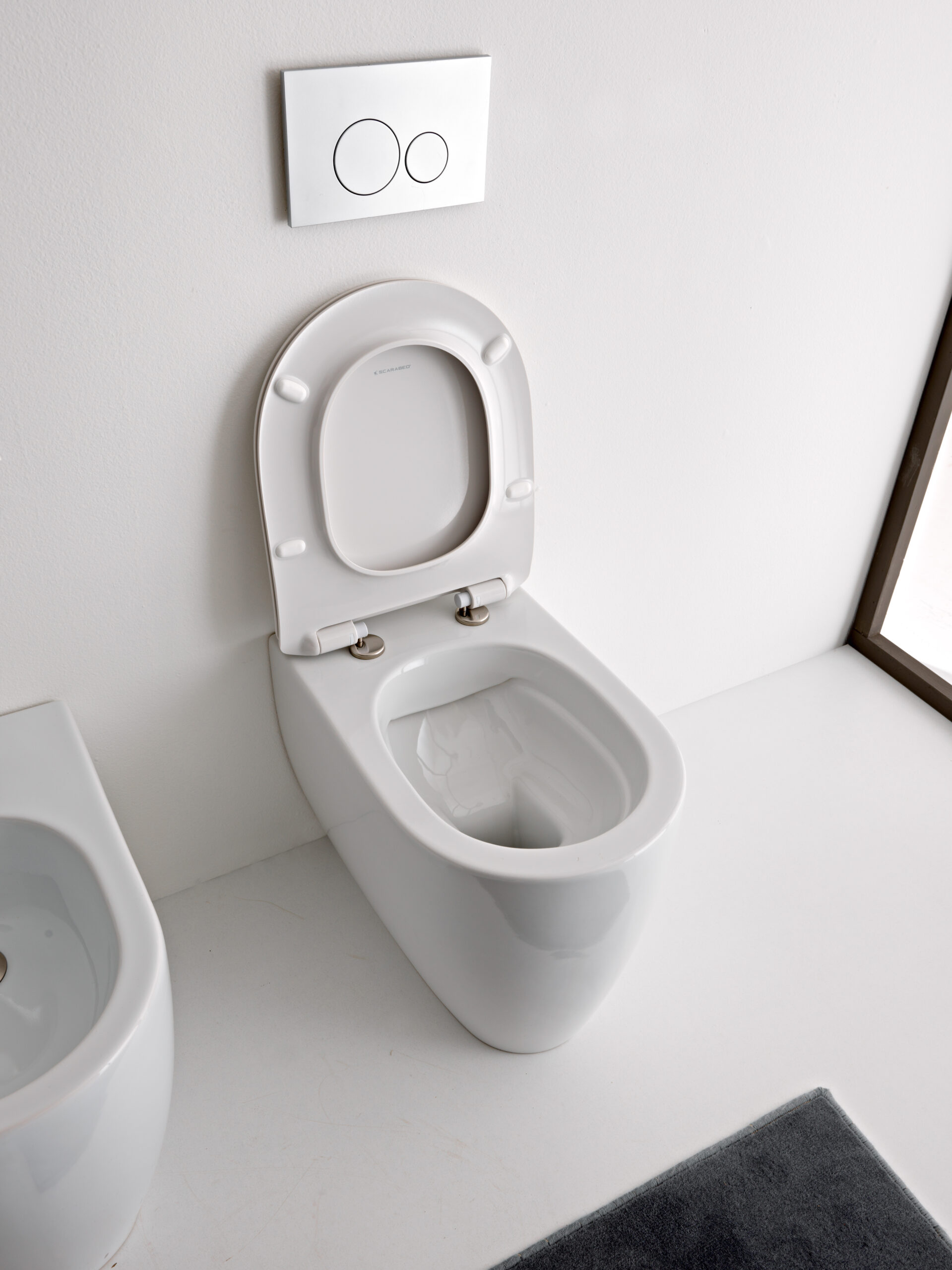Scarabeo pods Moon Clean Flush, stiprināms